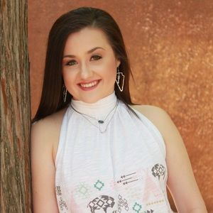 Meet your Posher, Holly